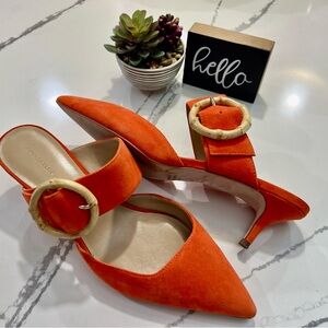 Anne Taylor 8.5 Orange Suede Kitten Heels with Wooden buckle